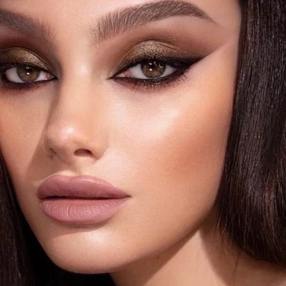 MAKEUP BY MARIO Master Mattes Eyeshadow Palette - Picture 2 of 13